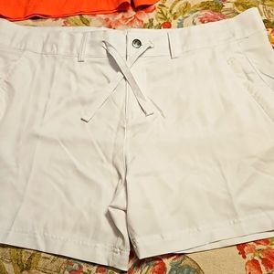 Magellan  outdoor women sz XL-14 shorts.
